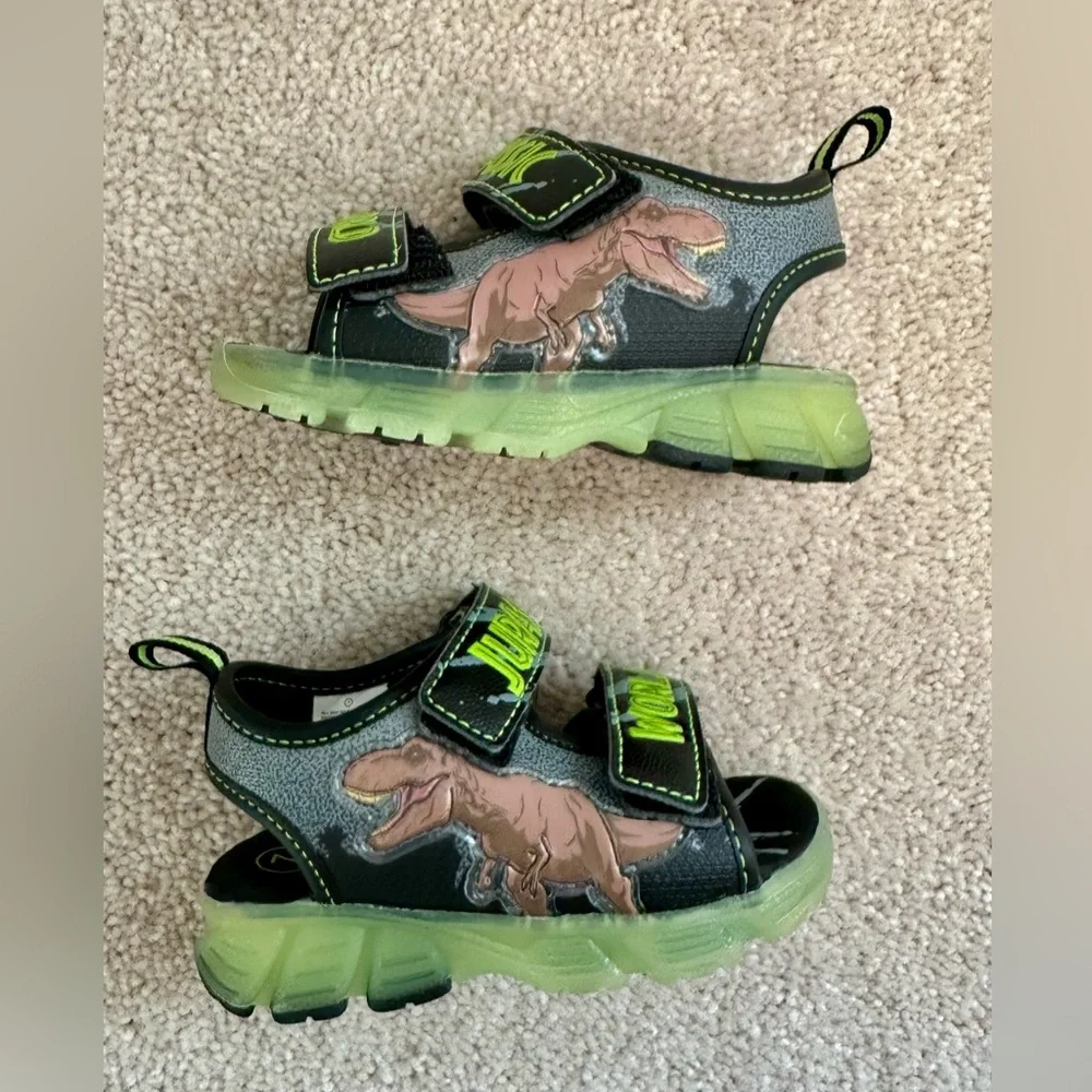 Jurassic World Toddler Boys Light-Up Dinosaur Sandals - Size 7 - Black/Green